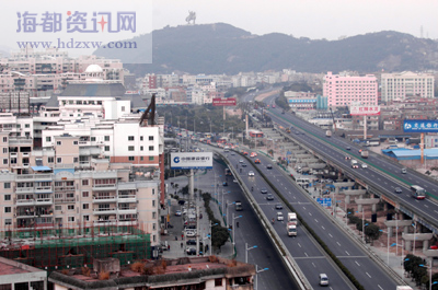 建高架桥跨越坪山路三路口