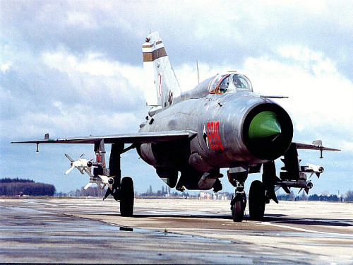 一架米格战机在埃及南部城市坠毁 飞行员遇难