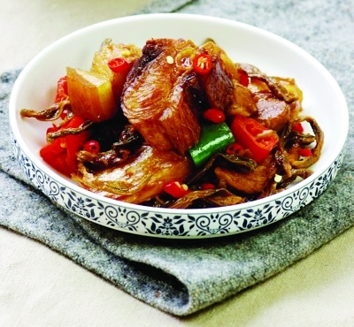 腊鱼鲜肉一起烧,香而不腻