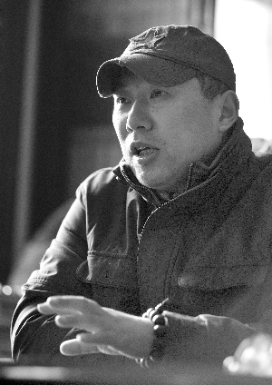 中国远征军第200师师长戴安澜将军之子,72岁的戴澄东老人眼中噙着泪