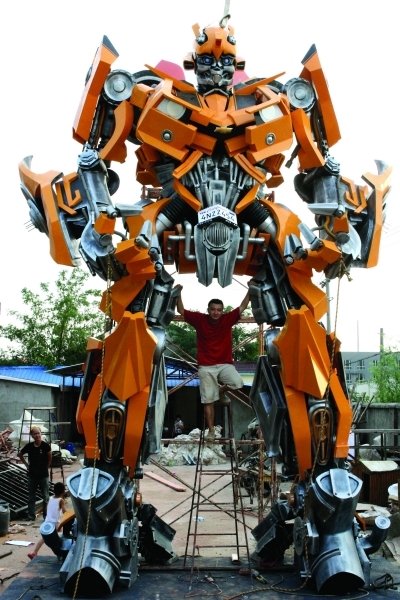 6个南艺毕业生组成最专业团队 6年间造16个巨型变形金刚