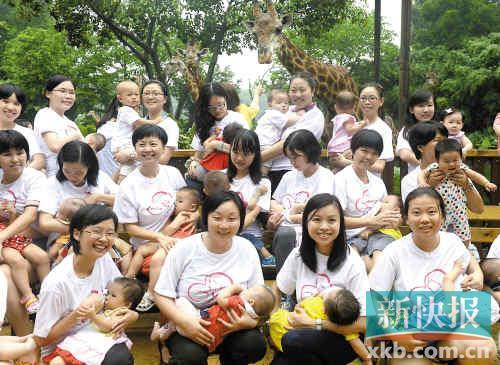 昨日,广州33名妈妈举行"母乳喂养快闪",部分妈妈还捐献了母乳.