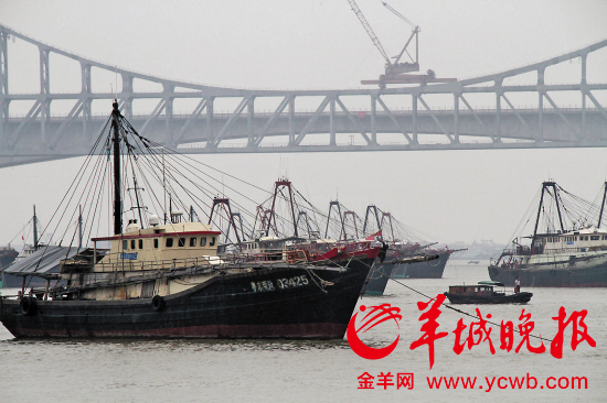 天兔来袭广铁部分线路停运市民囤粮菜价要涨