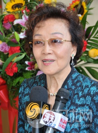 张治中之女张素久让中国花车圆满登陆美国