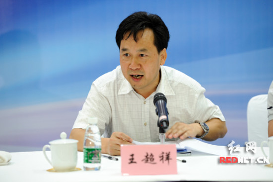 (军事交通学院院长纪海泉出席揭牌仪式.