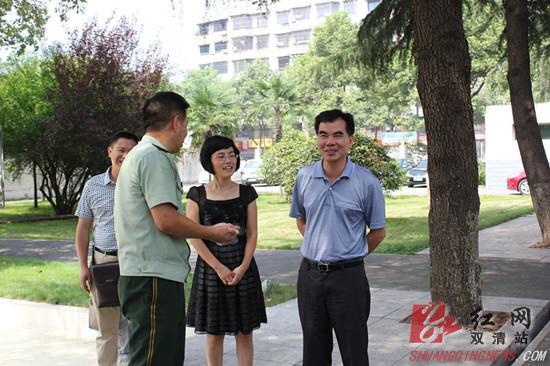 邵阳市双清区委书记郑再堂看望慰问武警官兵