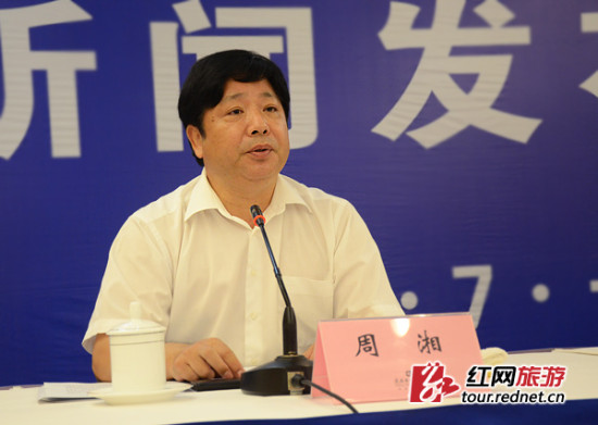 (邵阳市人民政府副市长李晓葵介绍了旅游节筹备情况,并简单通报了崀山