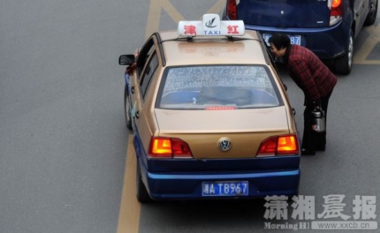 成婧 黎棠)長沙即將啟動出租車電召服務平臺的消息,讓許多打車一族著