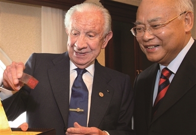 奥运老人何振梁昨逝世5年前做完透析帮青奥拉票