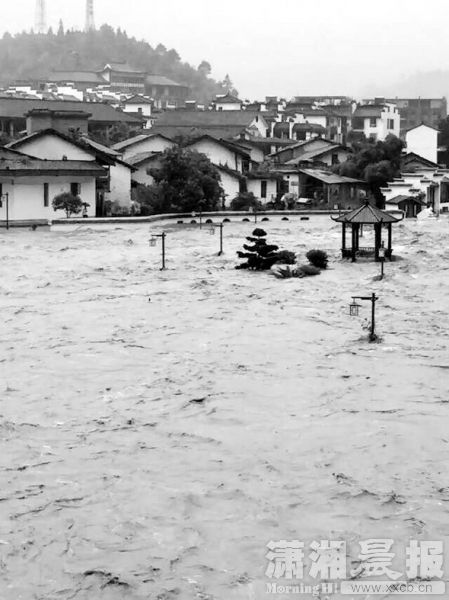 主要饮用井水和山泉水,镇城区居民依靠消防车送来的饮用水解决困难