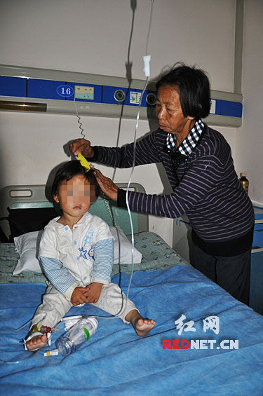 脖子还是有些微微向左歪……小晴5月31日因"歪脖子"住进