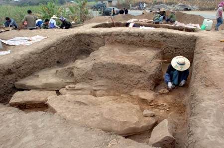 崇左发掘6000年前新石器时代贝丘遗址