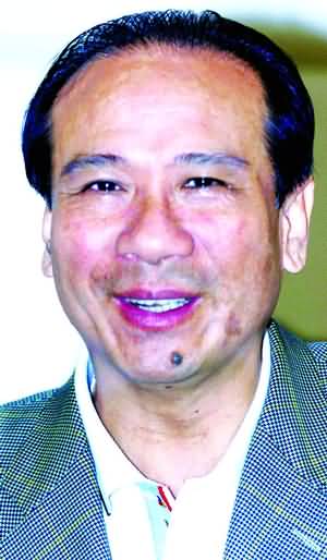 谈判到深夜 打地铺眯会儿再谈