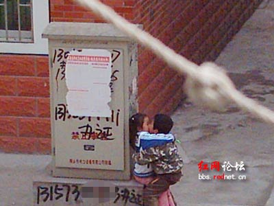 网上流传儿童"情色照" 专家称性教育当提前(组图)