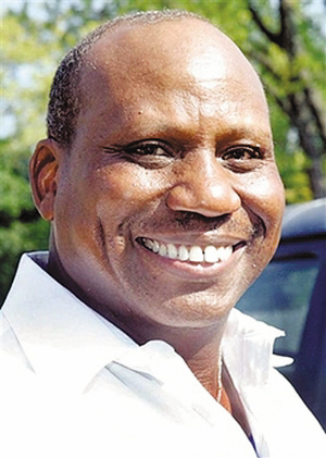 包括枪手在内共有5人在该事件中死亡;在密苏里州的柯克伍德市,一持枪