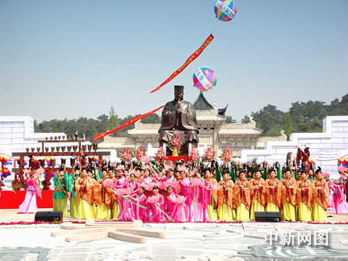 海内外五大洲至德宗亲无锡祭祀泰伯 吴伯雄电贺