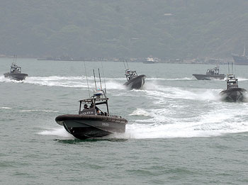 (图片来源:香港特区政府网站)四月十五日,香港水警在西贡大庙湾为五艘