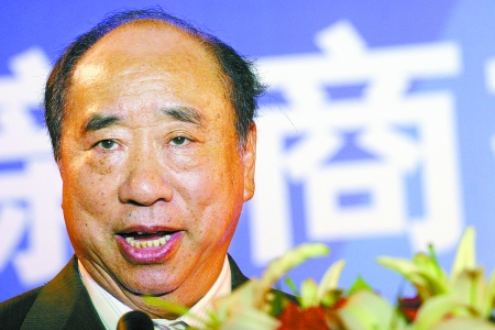 悠扬的萨克斯独奏商报记者 王棣/摄与会嘉宾共同启动了水晶球商报记者