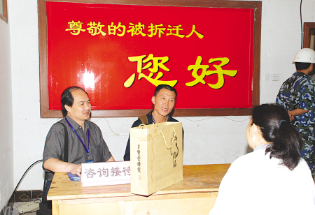 新城区副区长李振高,西安市城中村(棚户区)改造办公室副主任张驰,顾问
