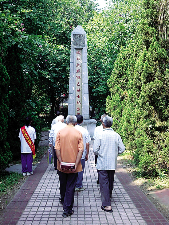 区组织纪念"江高之役"70周年暨禺北民众抗日纪念亭侨捐项目挂牌仪式