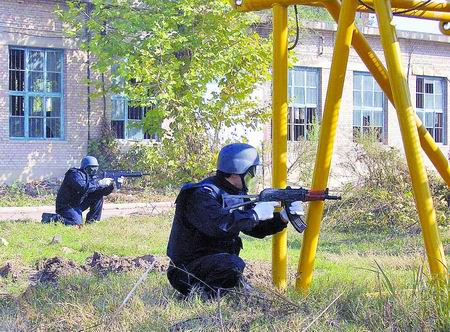 特警枪战"对手"