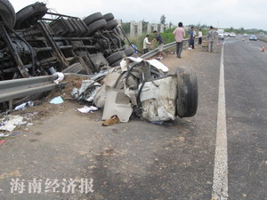 海南東線高速公路發生車禍 兩人當場死亡[圖]