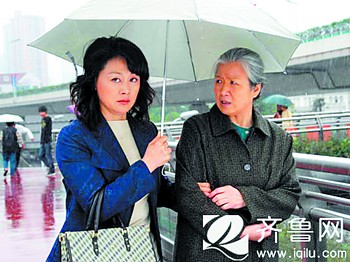 《老伴》剧照本报讯(周恩)亲情大戏《老伴》在湖南电视剧频道首播剧场