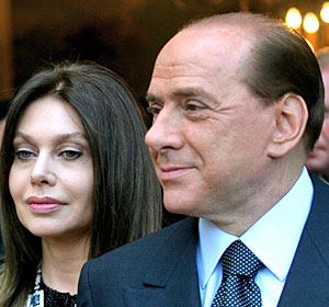 意大利总理贝卢斯科尼与妻子拉里奥