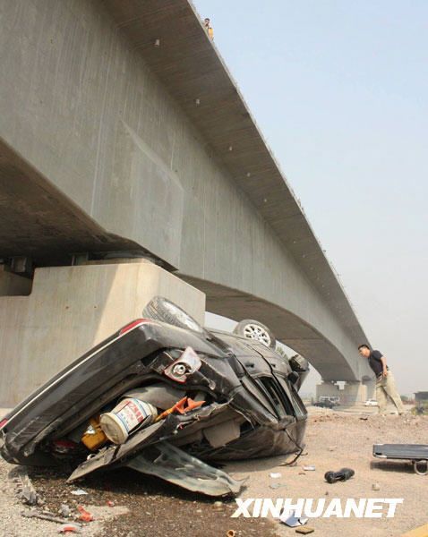 在建京滬高速鐵路發生墜車事故 三死一傷(圖)