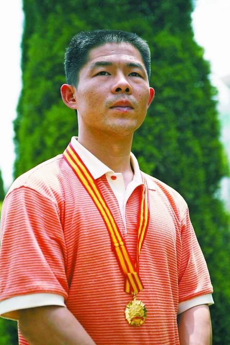 周维炯事迹简介