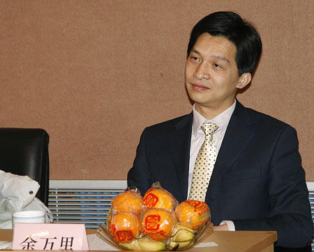 > 正文     余万里   余万里:毕业于上海复旦大学国际政治系,获法学