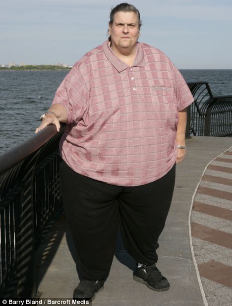 何布朗科已决心改变自己的生活方式最重时他出门得靠铲车和众人一起