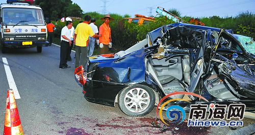 车祸现场.本报记者王凯摄