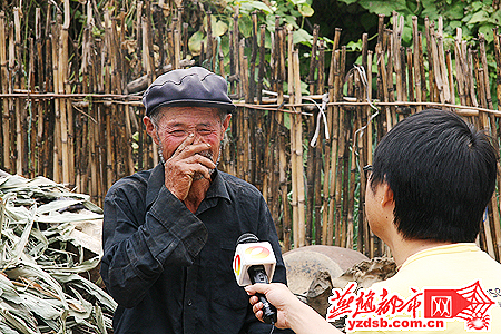 孟否否 文/图 昨日,湖南卫视记者专程来到唐山,采访了为烈士寻亲的