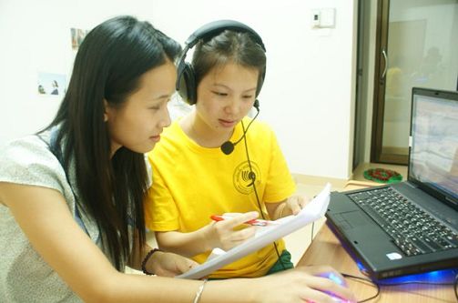 泰国玛哈沙拉坎大学孔子学院开办广播汉语教学