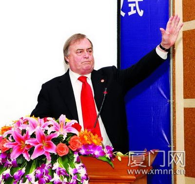 英国前副首相彭仕国成为厦大名誉教授
