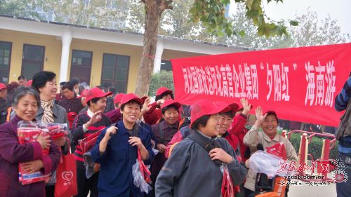 南高营村组织千余退休老人赴海南观光旅游(组图)