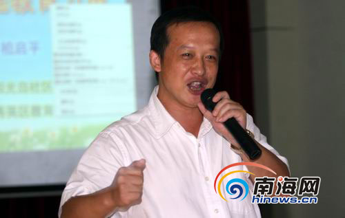 高级教师柏启平主讲《性格与家庭教育力量(南海网记者汪德芬摄)