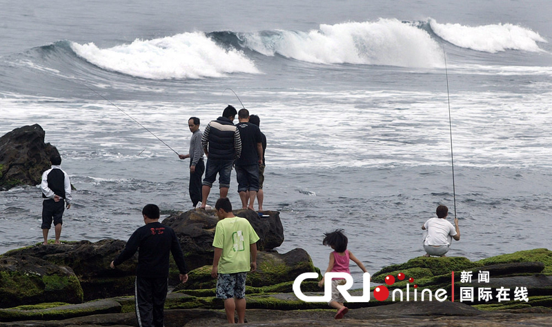 智利地震引發海嘯抵達臺灣 海邊掀起巨浪(高清組圖)