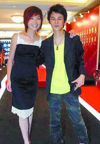 何炅被曝有媳妇她叫王菁大老公3岁两人感情已有十余年