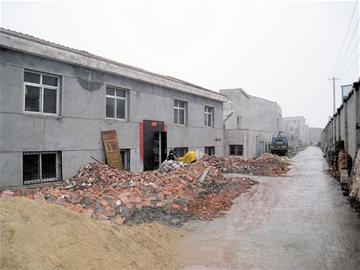 本报报道了东湖风景区龚家岭村一些居民"种房子"