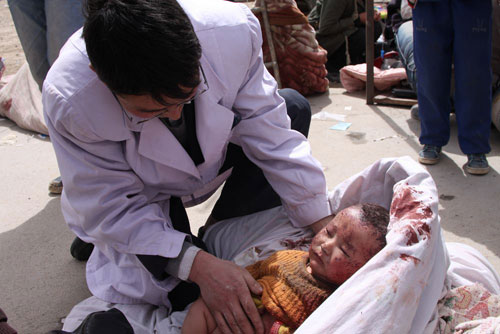 图片:青海省玉树县发生7.1级地震 (一)