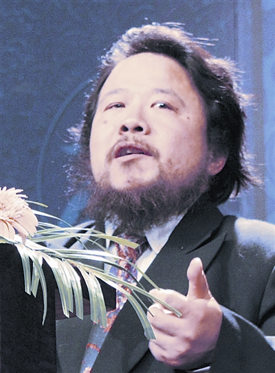 姚国华教授在演讲 记者 熊波 摄