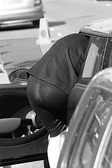 英首相夫人萨曼莎穿丁字裤引领孕妇时尚(图)