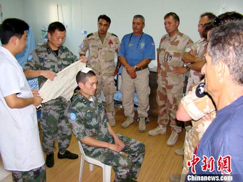 駐黎維和醫療部隊為軍事觀察員傳授急救醫術