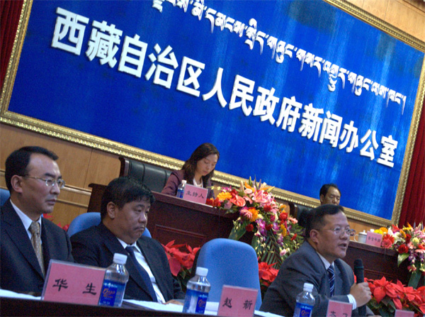 8月22日,西藏昌都地委委员,宣传部部长多吉才旺在就昌都解放60周年