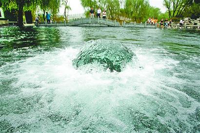 梅花泉涌赛趵突