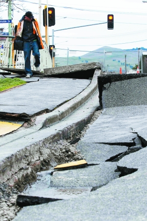 新西兰强震震裂地表35米