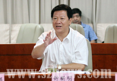 深圳龙岗区常务副区长钟新明严重违纪被双开