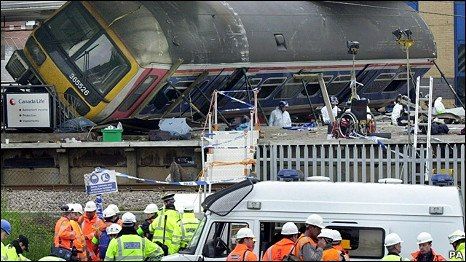 火车出轨曾致两华人亡刘海若重伤 英铁路公司被罚